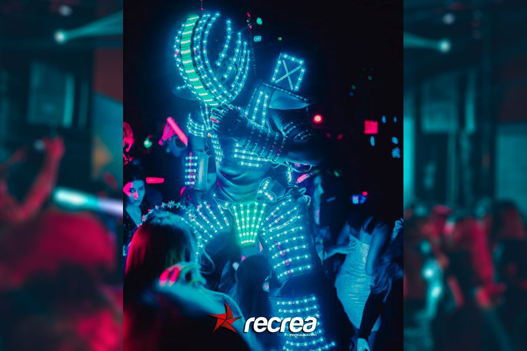 LED Robot Performers, Recrea Usa