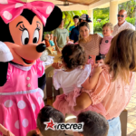 Minnie Pink Character, Recrea Usa